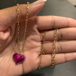 Elegant Gold Necklace with Vibrant Pink Heart Pendant